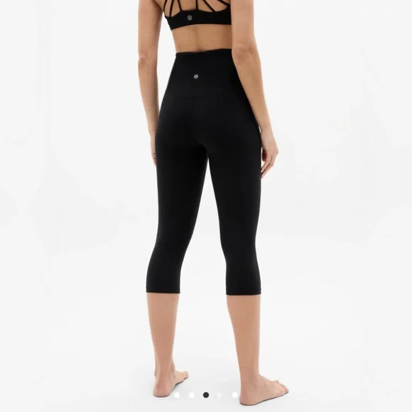 NWT Athleta Black Elation Leggings - Capri - Size XS - Picture 2 of 5
